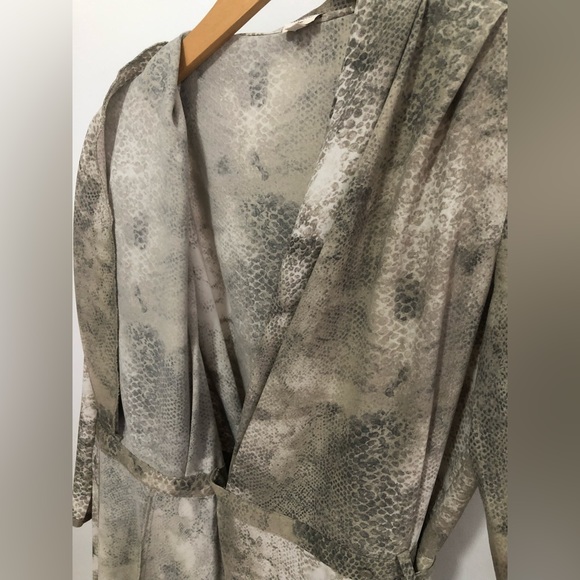 WILFRED Python Print Wrap Dress size 2 - Picture 4 of 5
